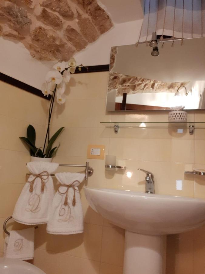 קונברסאנו Donna Lucrezia Dimora A Corte B&B מראה חיצוני תמונה